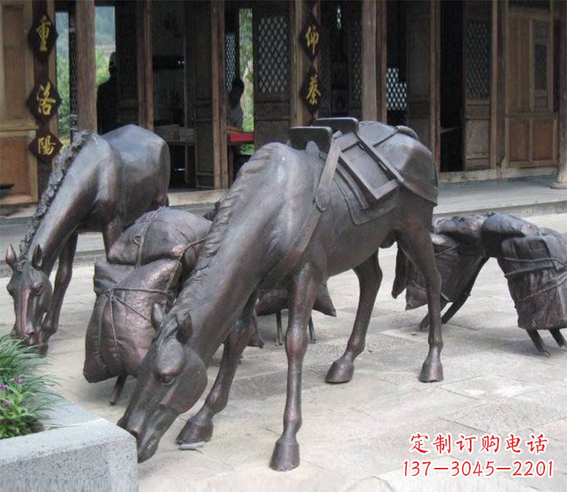 烟台拖行李的马动物铜雕