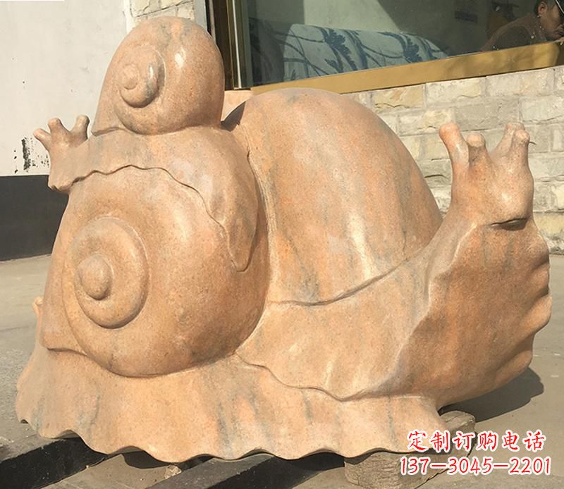 烟台晚霞红大型蜗牛母子雕塑