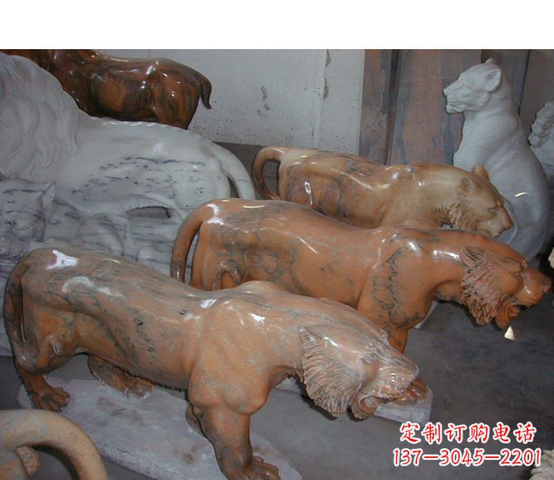 烟台晚霞红动物老虎石雕