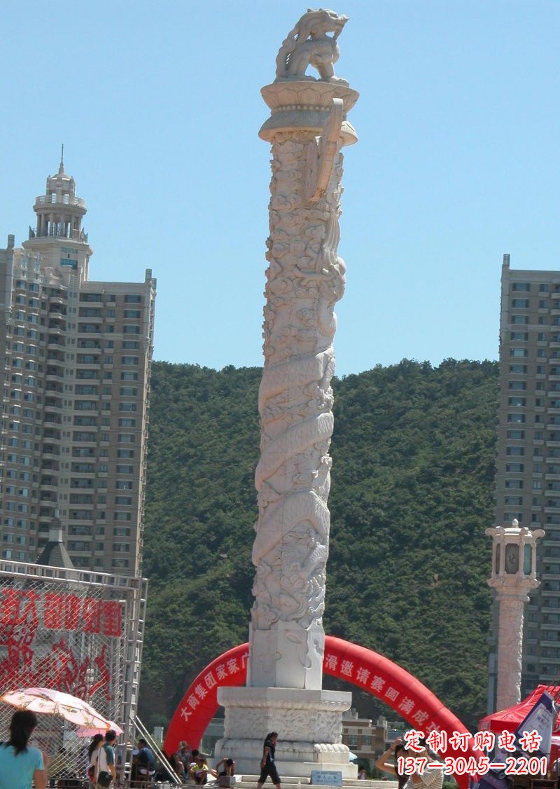 烟台晚霞红广场龙柱