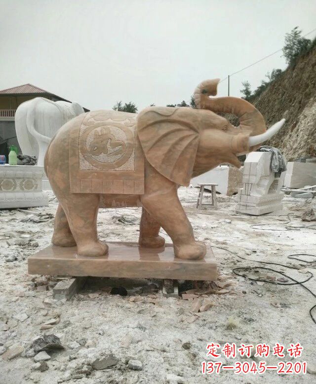 烟台晚霞红吉祥如意大象雕塑