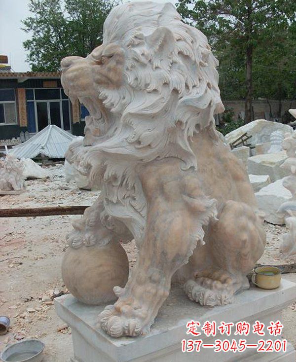 烟台晚霞红寺庙门口西洋狮子石雕
