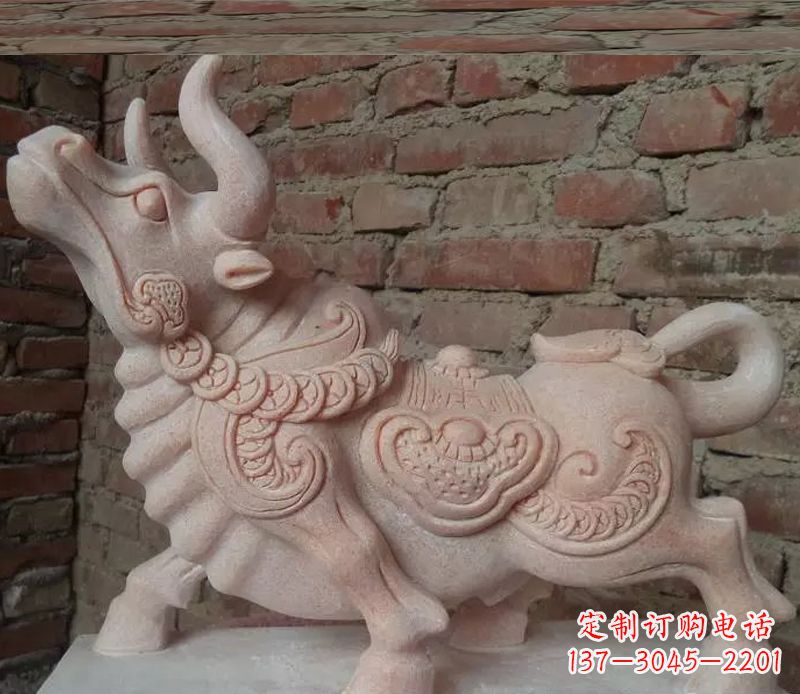 烟台晚霞红小牛雕塑