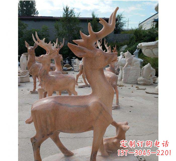 烟台晚霞红驯鹿动物公园石雕