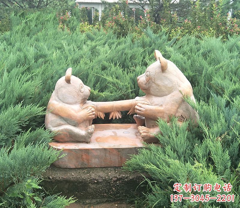 烟台晚霞红熊猫母子石雕
