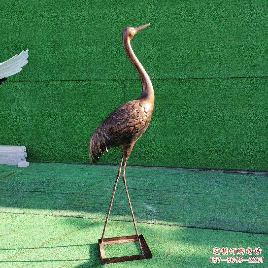 烟台仙鹤衔芝铜雕