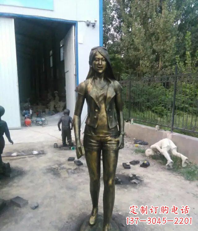 烟台现代美女广场人物铜雕