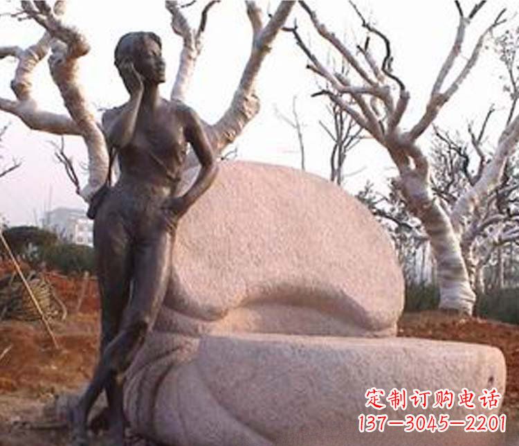烟台现代女人打电话铜雕