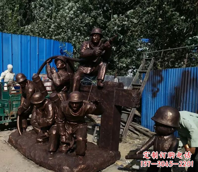 烟台消防员灭火景观雕塑