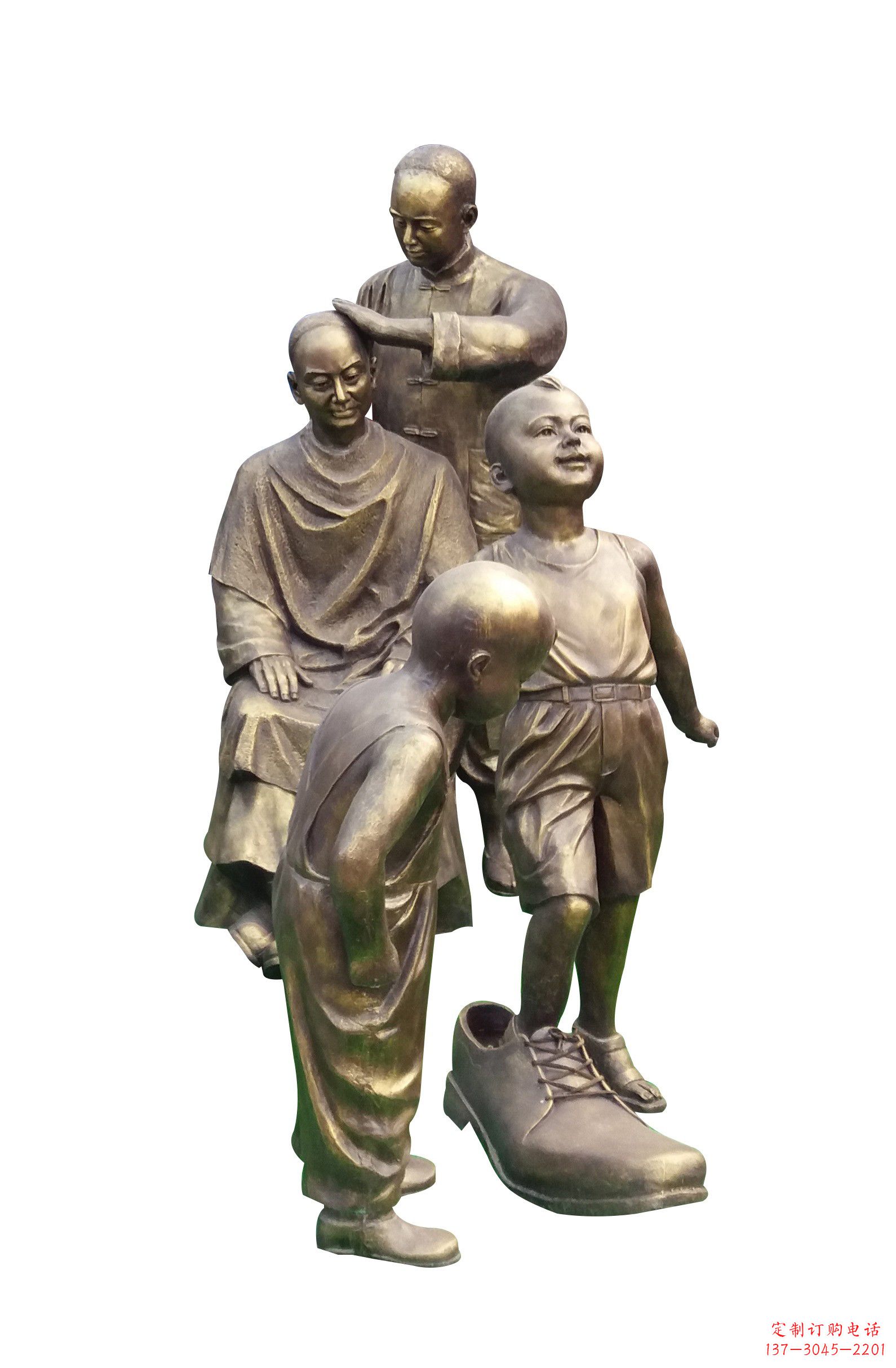 烟台小孩穿大鞋 剃头铜雕像
