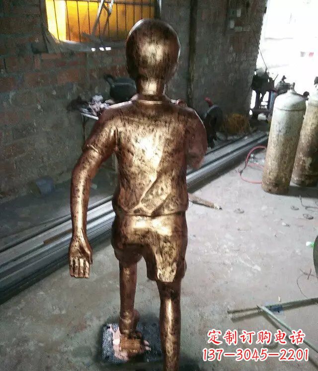烟台小孩跑步公园人物铜雕 (2)