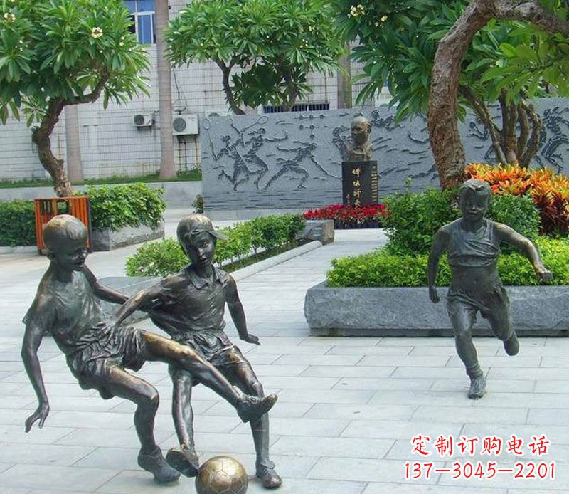 烟台小孩踢足球公园景观铜雕