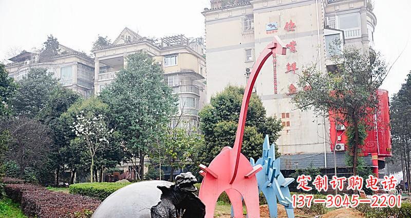 烟台小区破壳而出的小恐龙景观铜雕