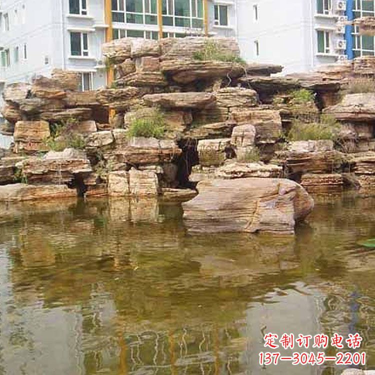 烟台小区庭院假山鱼池