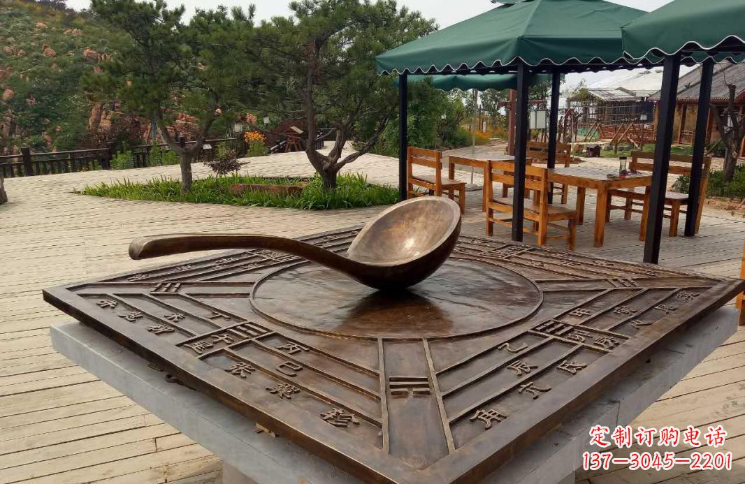 烟台校园古代司南铜雕