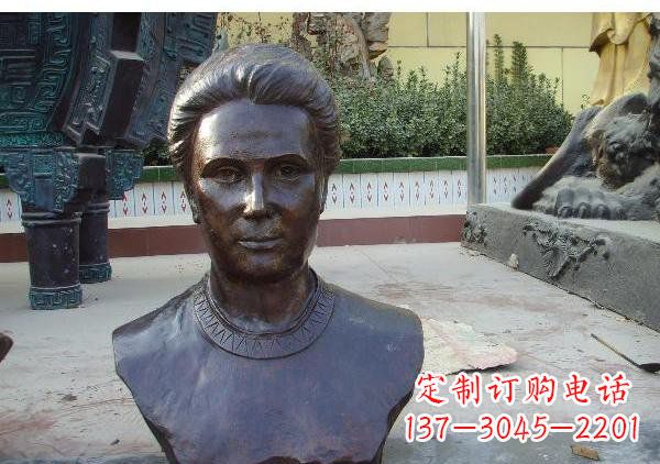 烟台校园居里夫头像铜雕