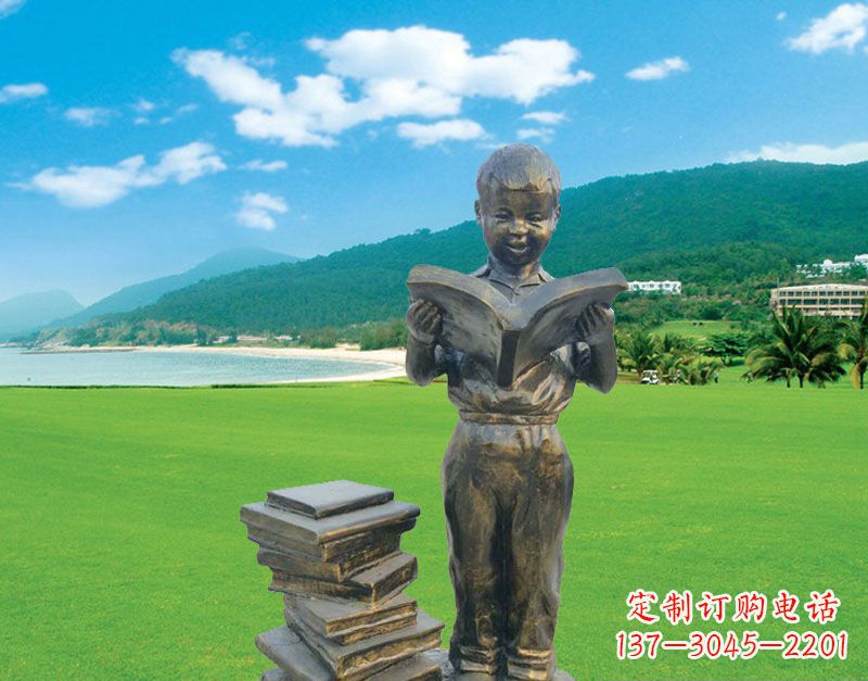 烟台校园看书的小男孩雕塑
