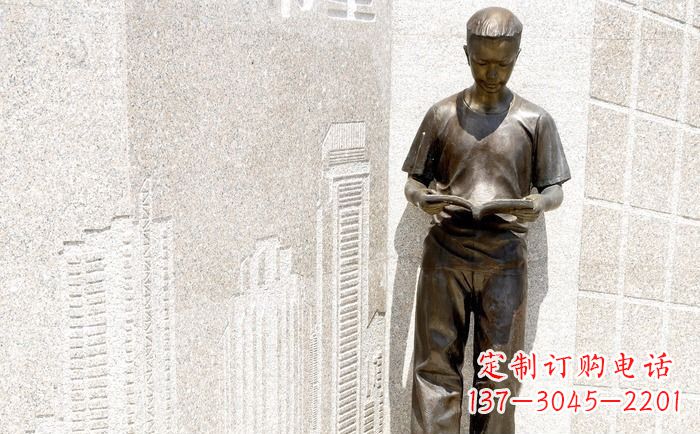 烟台校园看书的学生人物铜雕