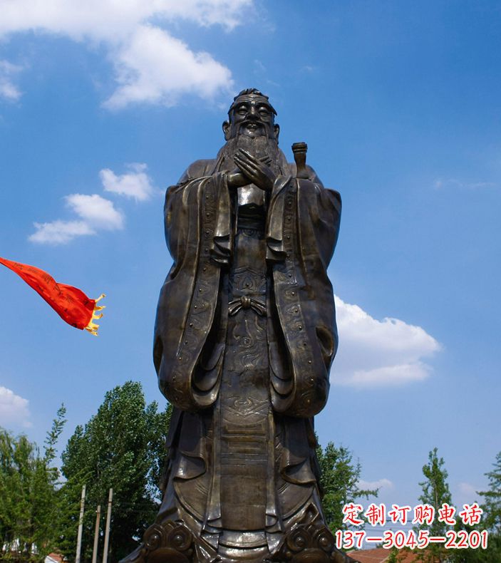 烟台校园里的孔子雕像