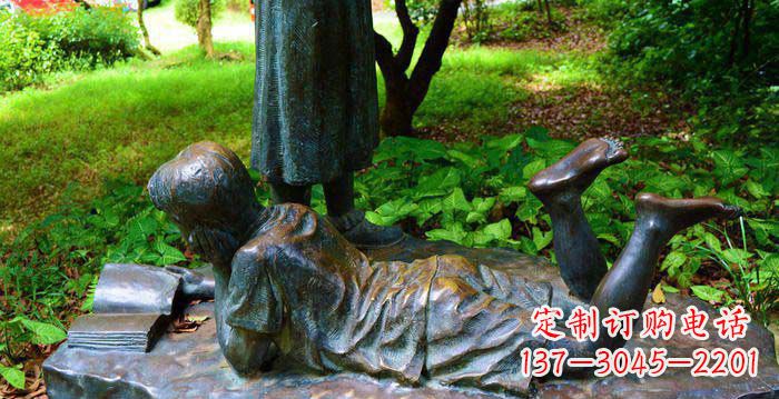 烟台校园趴着看书的小男孩人物铜雕