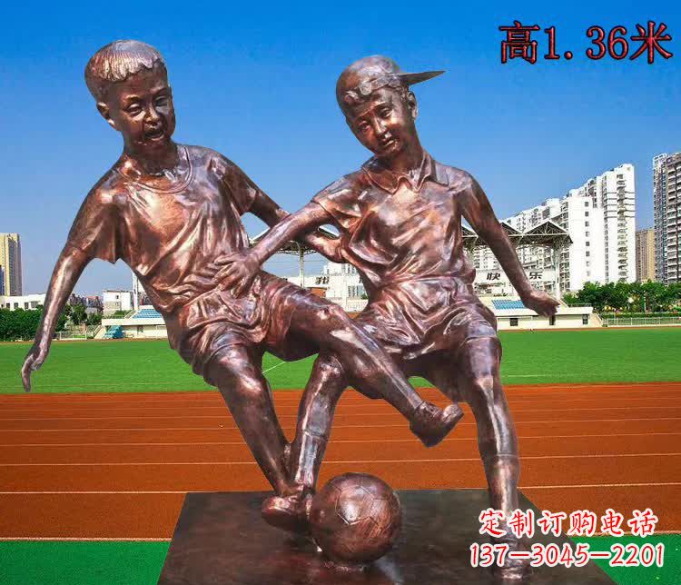 烟台学校铜雕踢足球儿童