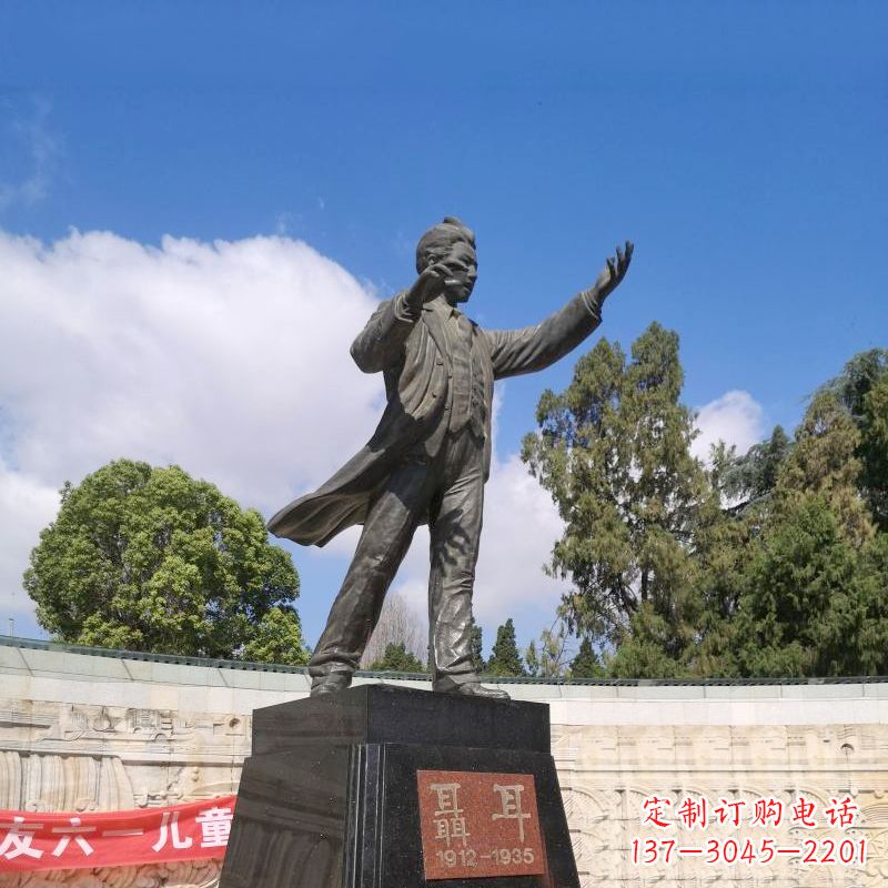 烟台音乐家聂耳公园广场雕像
