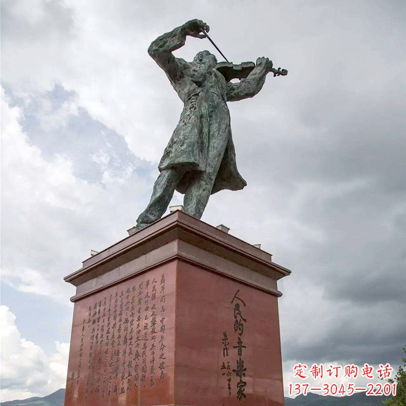 烟台音乐家聂耳拉小提琴景观名人雕塑