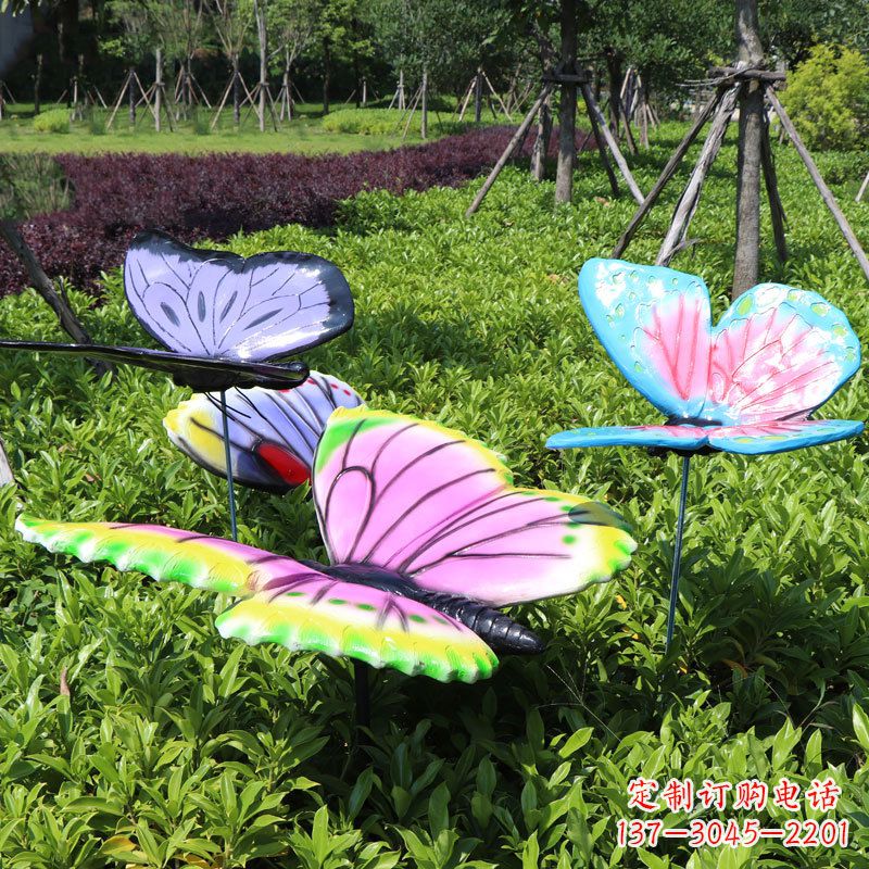 烟台展翅的蝴蝶,公园草丛仿真动物装饰雕塑