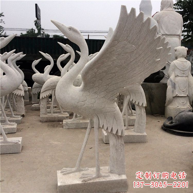 烟台展翅欲飞的仙鹤石雕