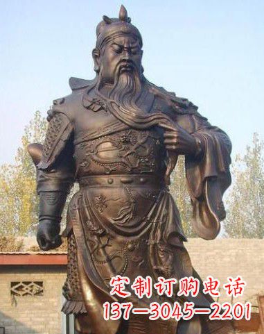 烟台站立的关公铜像