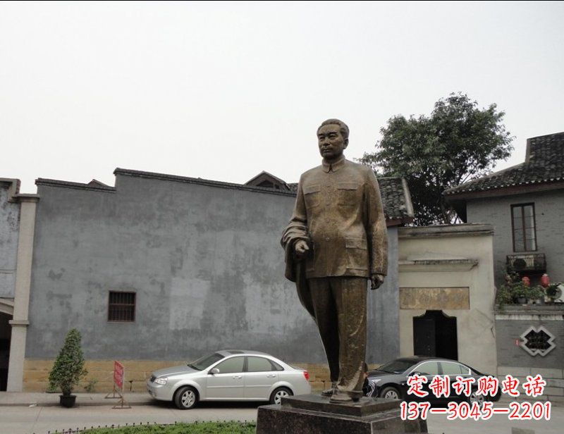 烟台周恩来广场伟人铜雕