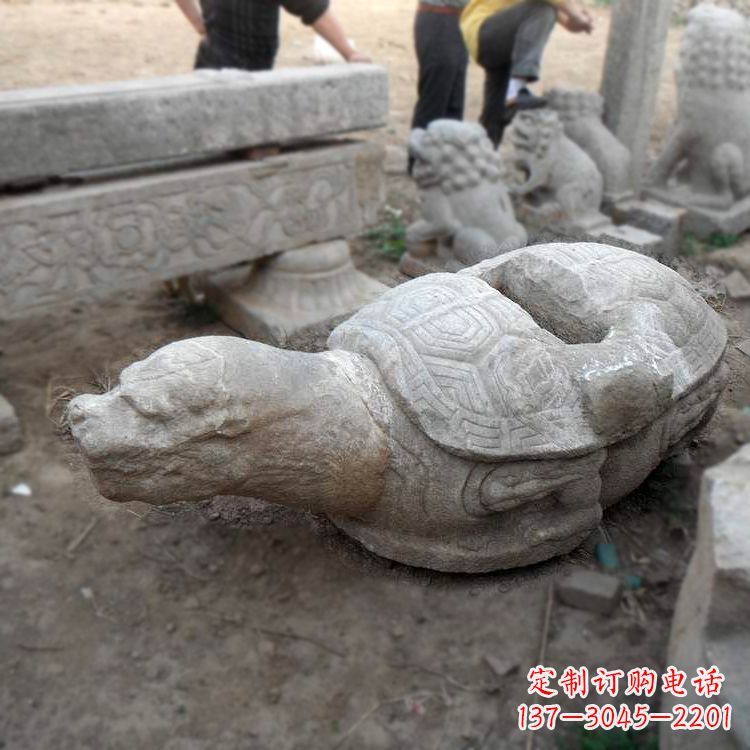烟台朱雀站在赑屃上的石雕