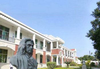 烟台校园名人牛顿石雕头像