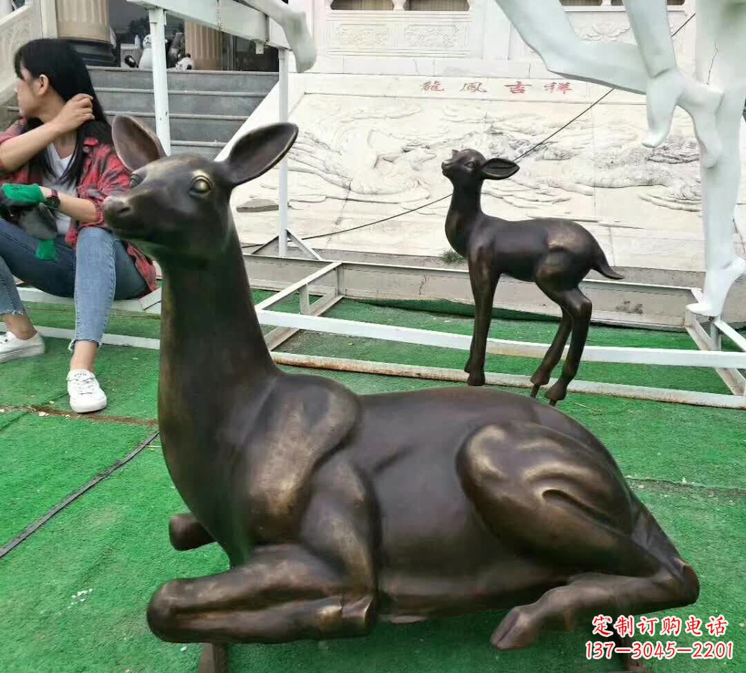 烟台铸铜广场动物鹿雕塑
