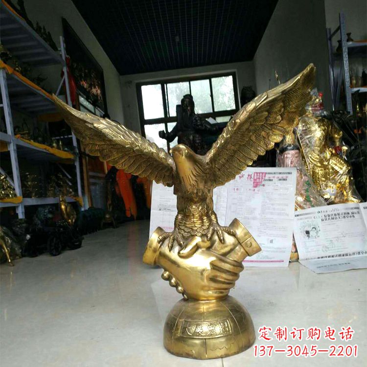 烟台铸铜老鹰雕塑大展宏图