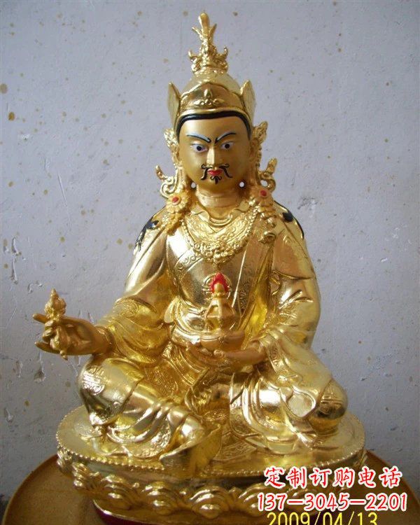 烟台铸铜贴金藏佛莲花生大士雕塑
