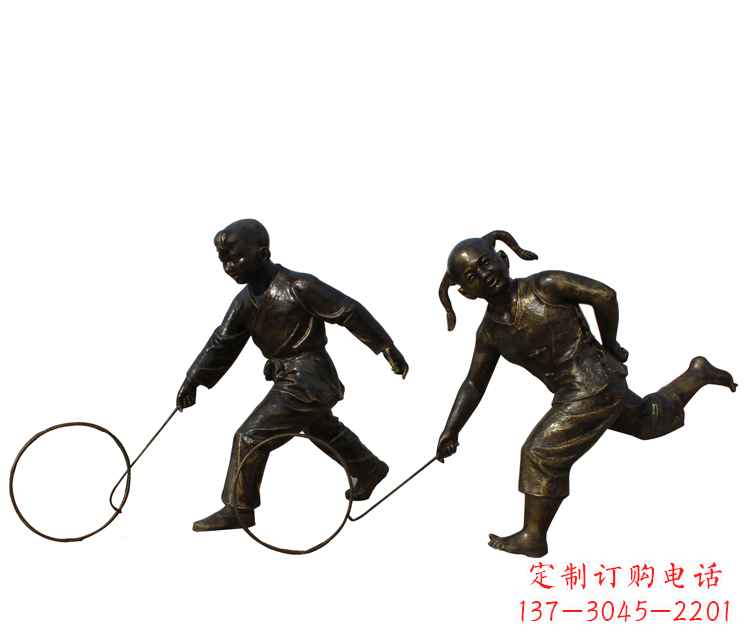 烟台公园滚铁环的儿童铜雕
