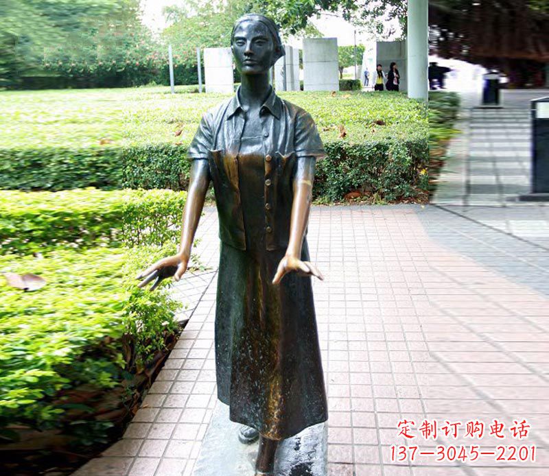 烟台走路的盲人女孩铜雕