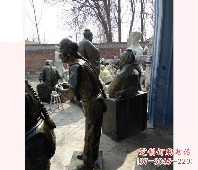 烟台作揖的店小二铜雕