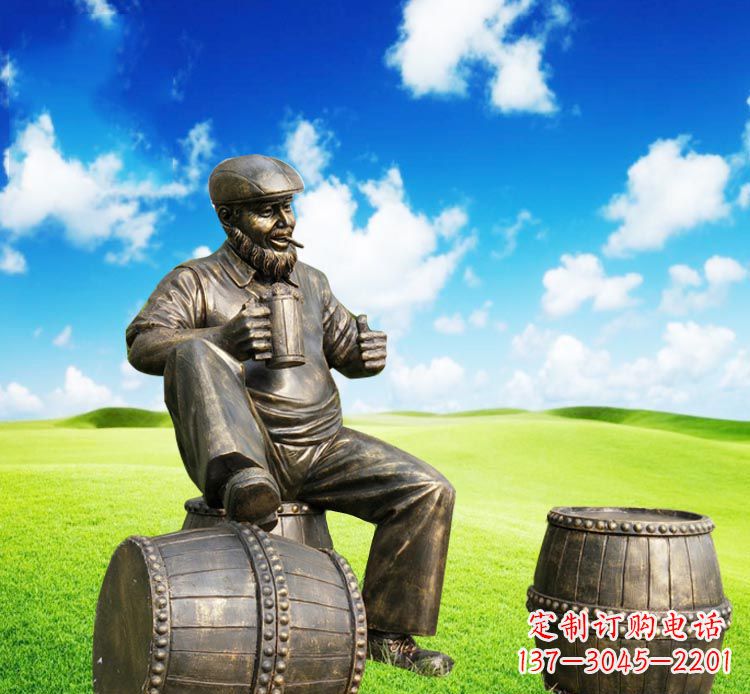 烟台坐酒桶喝啤酒的西方人物铜雕