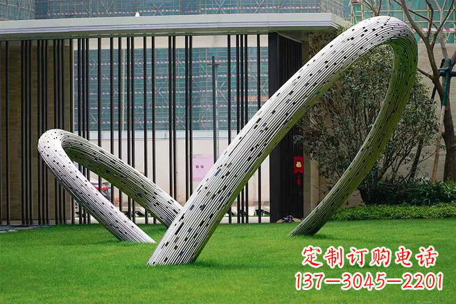 烟台景观雕塑-酒店草坪创意不锈钢圆环景观雕塑
